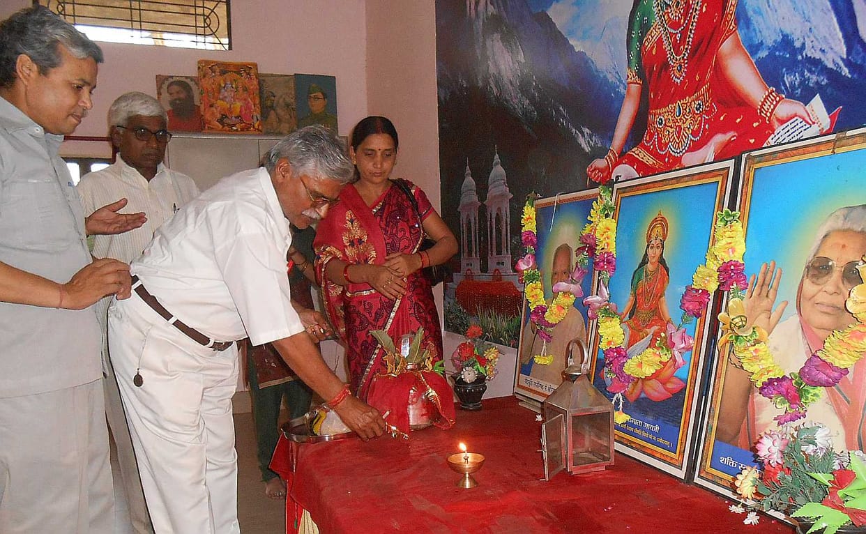 'Era artisan training, having returned Honor of two families