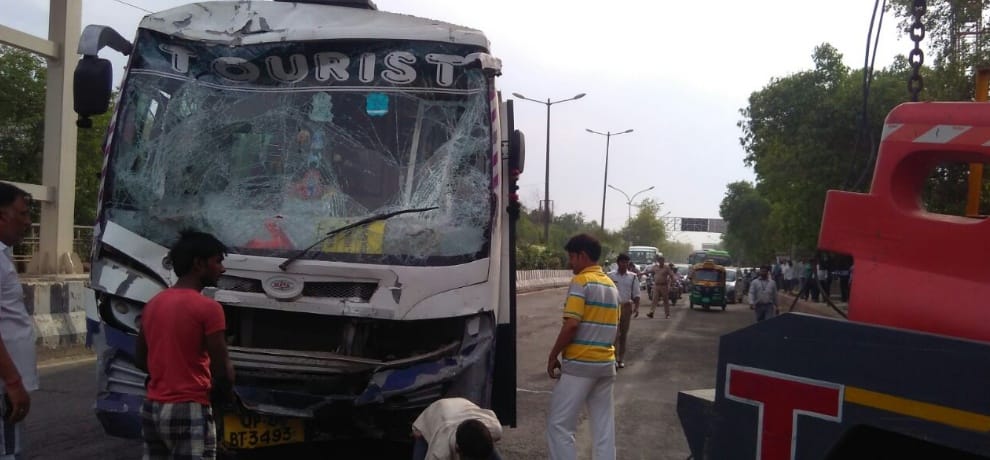 two buses and auto collides each other, 2 dies on spot