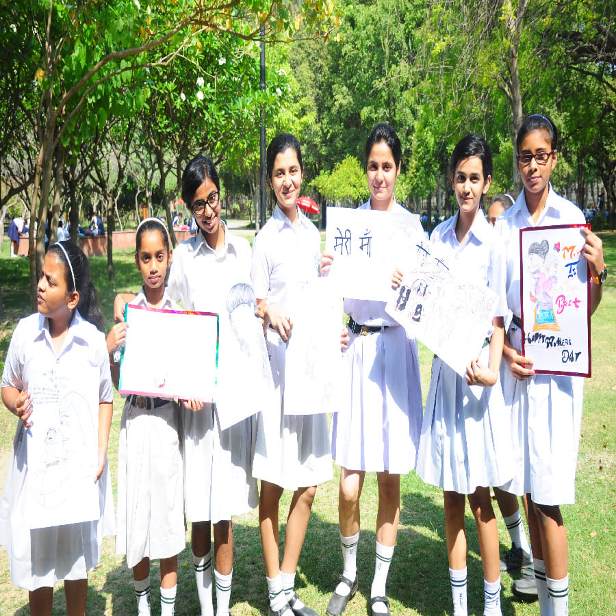 pictures of amar ujala mothers day drawing competition