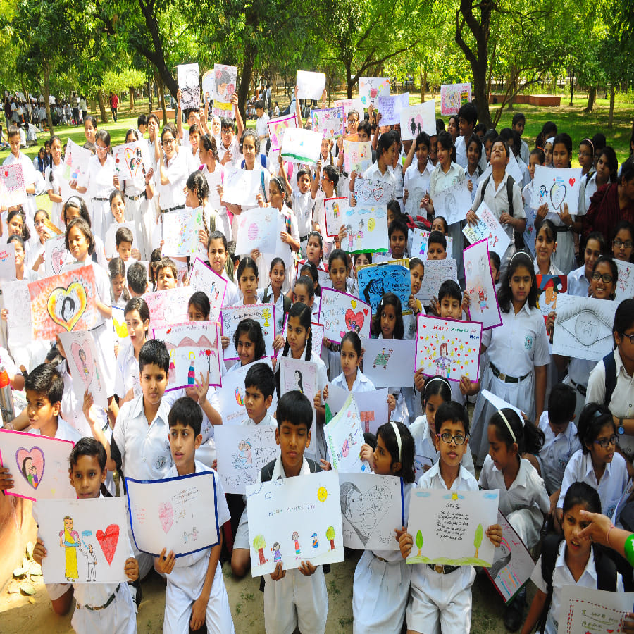 pictures of amar ujala mothers day drawing competition