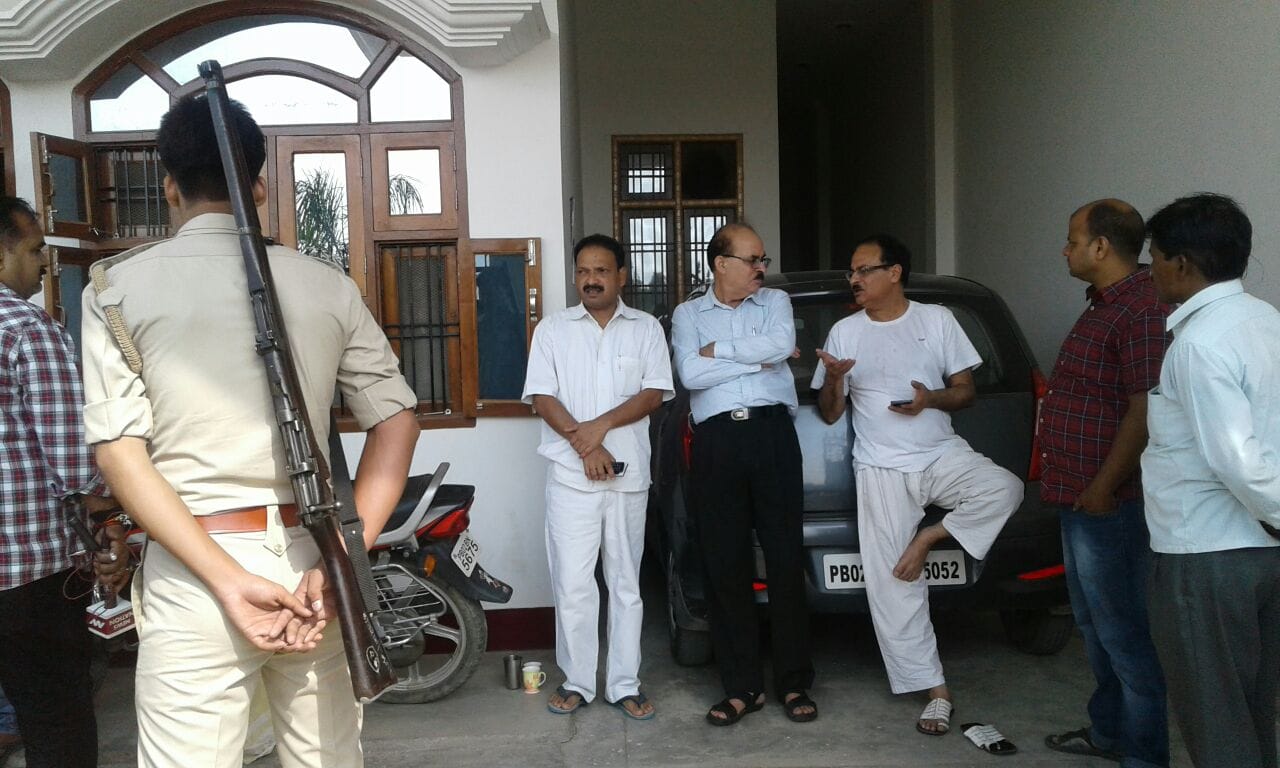 robbery in bank of india's chief manager house