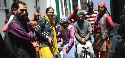 pragnent lady died at DDU shimla, protest in hospital.