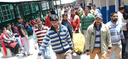 pragnent lady died at DDU shimla, protest in hospital.