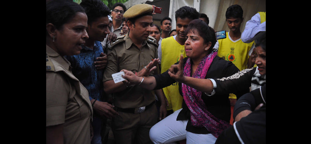 ink Pen and black clothes not allow to enter in Kejriwal program