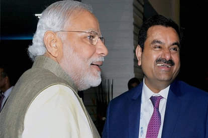 अडाणी समूह का विशेष रूप से जिक्र करते हुए आरोप लगाया कि इस व्यापारिक समूह और उसकी कंपनी पर 72 हजार करोड़ रुपये बकाया