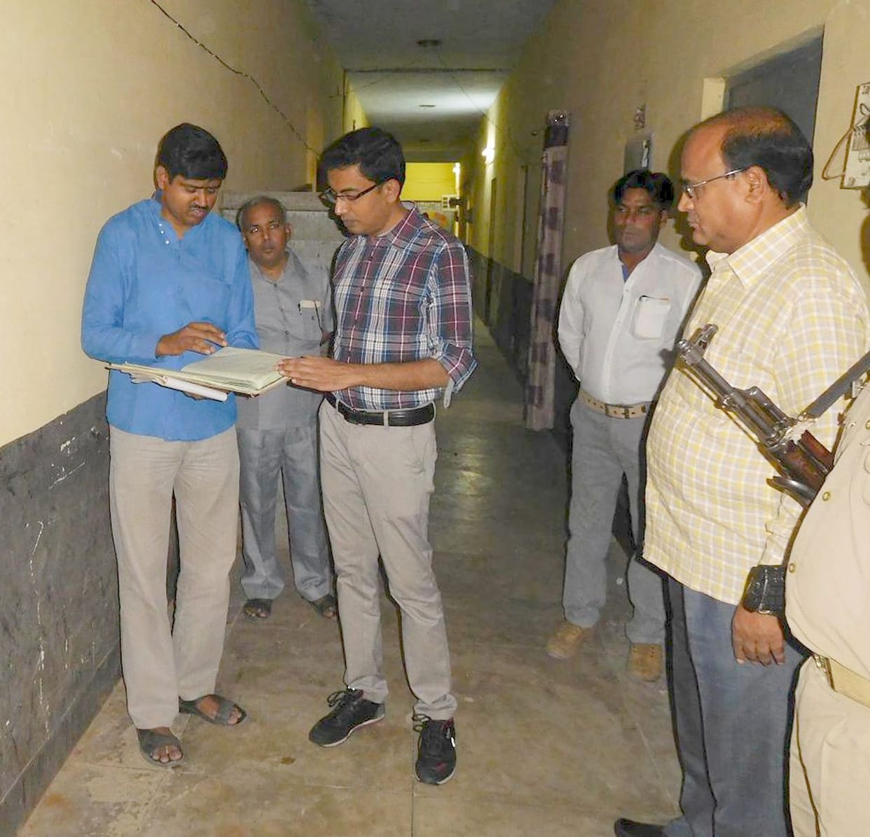 DM stopped by one day's salary of 25 staff