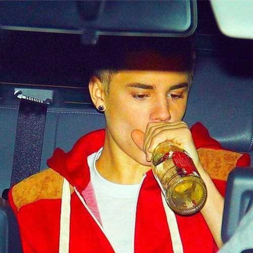 Justin Bieber sued for 100k dollars for breaking phone