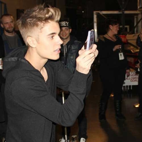 Justin Bieber sued for 100k dollars for breaking phone