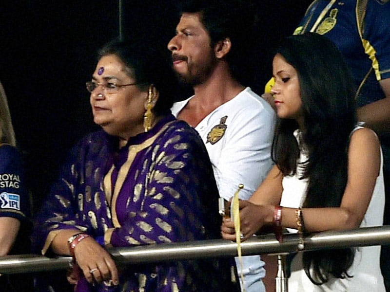 Shahrukh Khan And His Son Abram playing cricket After Ipl Match