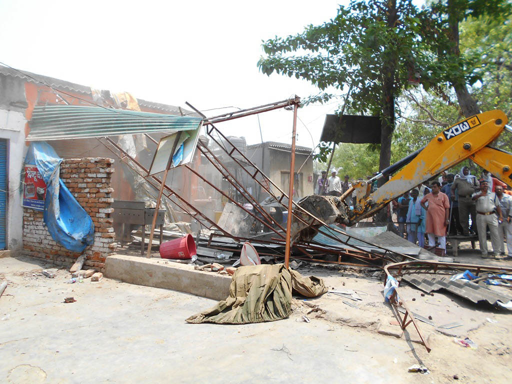 lift encroachment from railways land