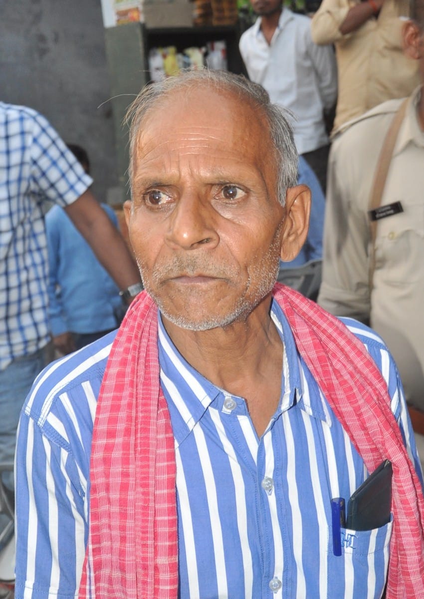 Robbery of 2.5 lacs with the cashier who came from Kanpur
