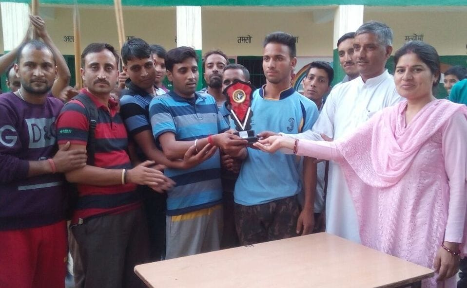 match decided the owner of cricket kit