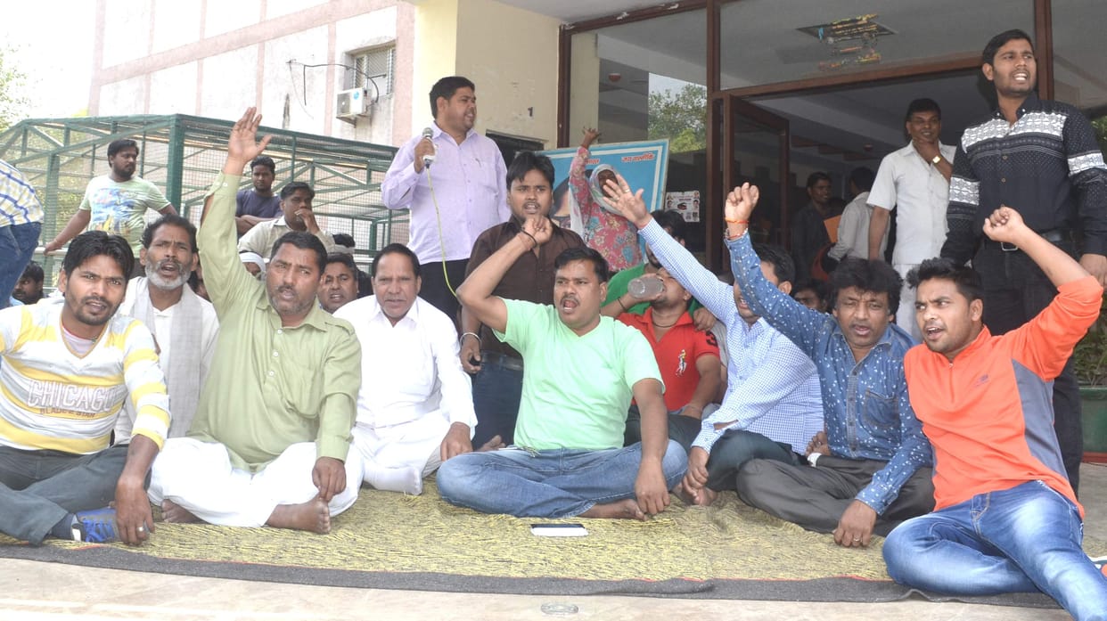 Talks fail, cleaning personnel will continue picketing