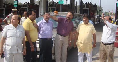 toll tax, toll barrier, panchkula toll barrier, automatic toll barrier, pinjore, panchkula