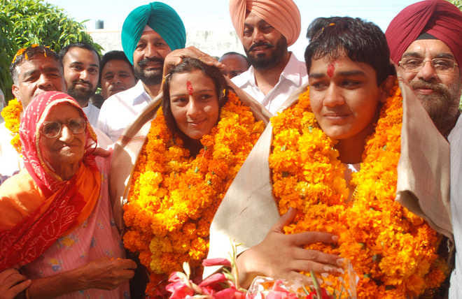 phogat sisters, wrestler phogat sisters, phogat sisters out from rio olympic