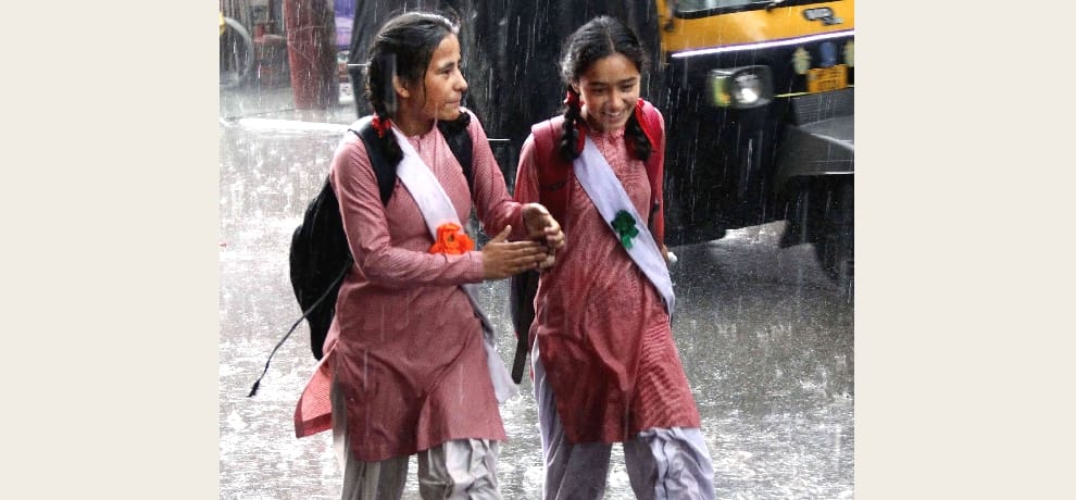 heavy rainfall in himachal, temprature down.