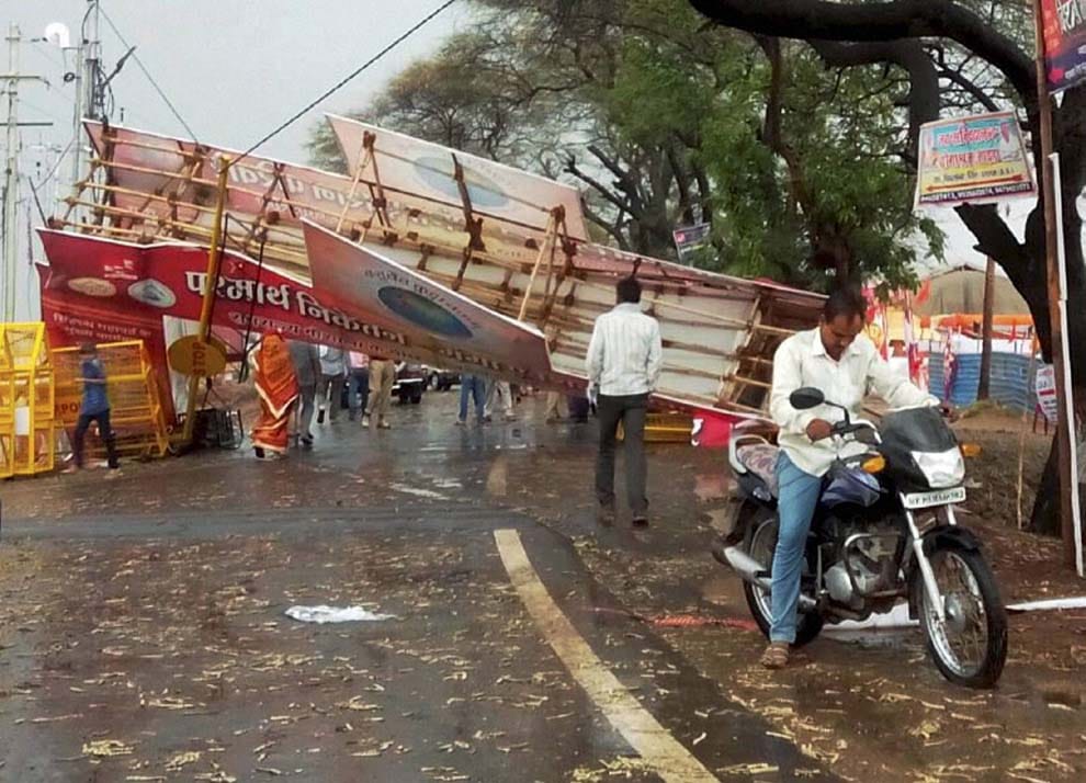 4 devotees die due to strong winds in mp smihast kumbh