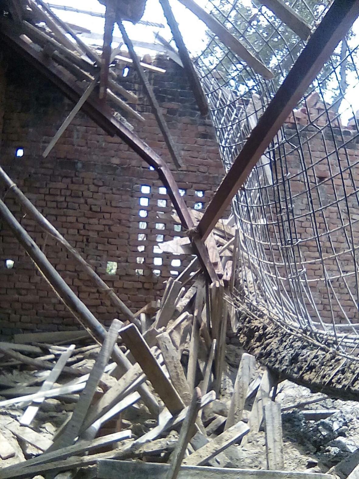 The roof collapsed, killing mechanic