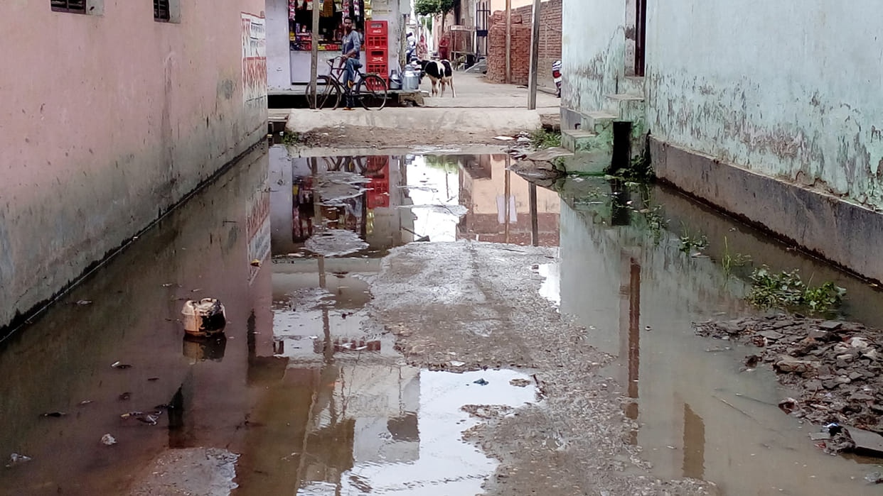 People against waterlogging.