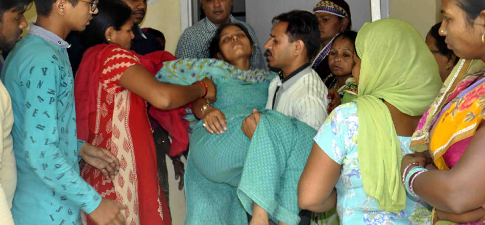 woman fainted during demonstration for water in faridabad