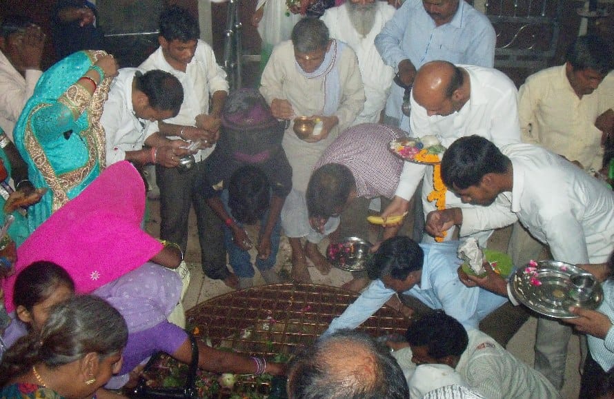 Shiva devotees on the moon Vesakha Jalabhishek