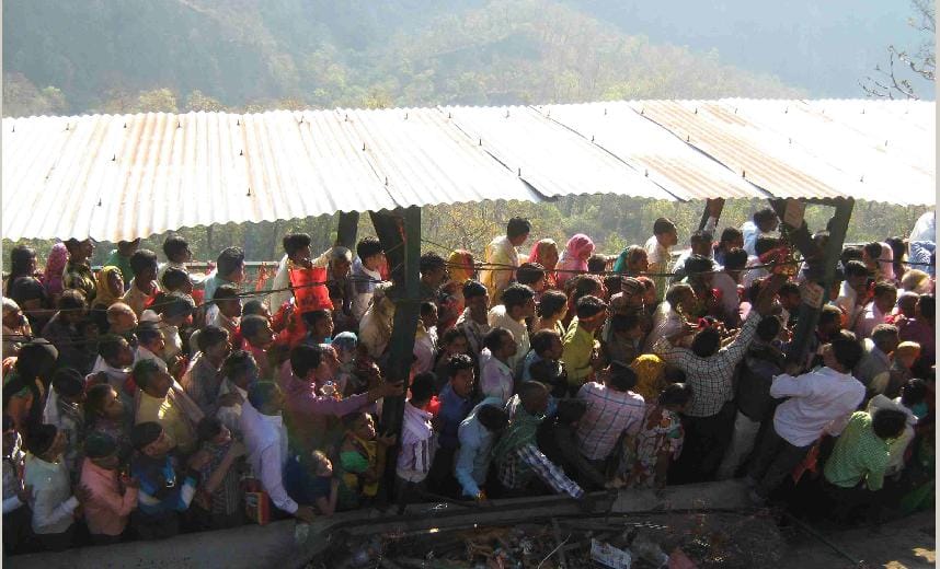 The mother of three, crossed the barrier at the main temple Didar