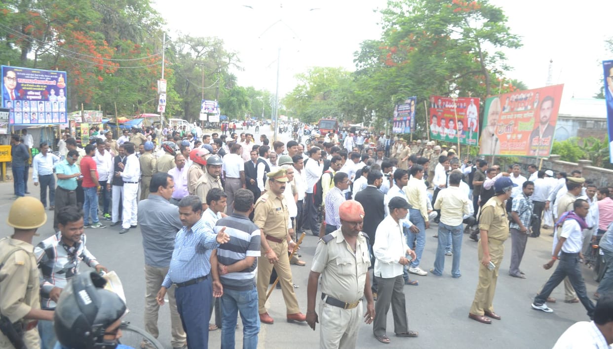 Lawyers blocked the highway, demanding action on CO