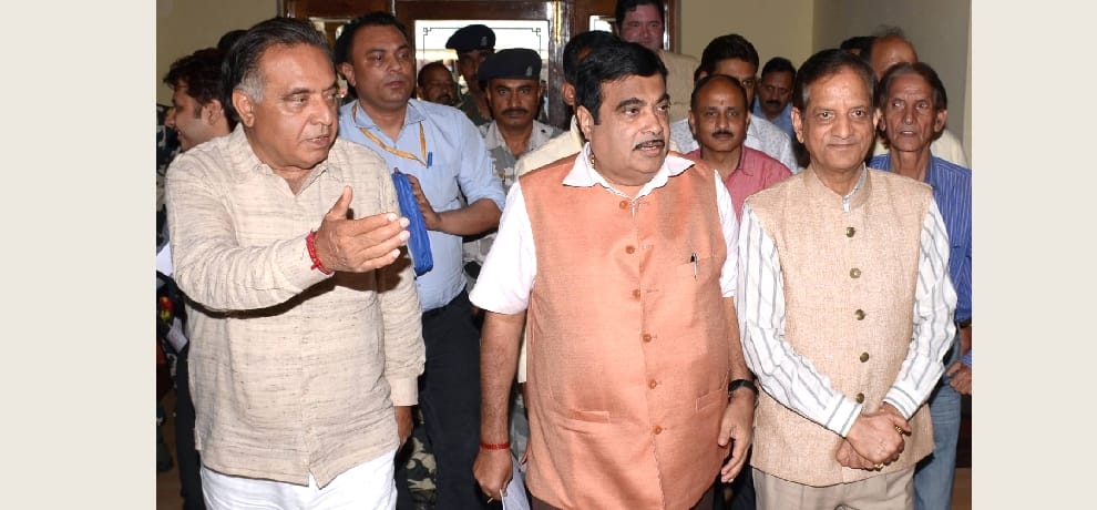 Nitin gadkari and GS bali meeting creates suspense in political parties.