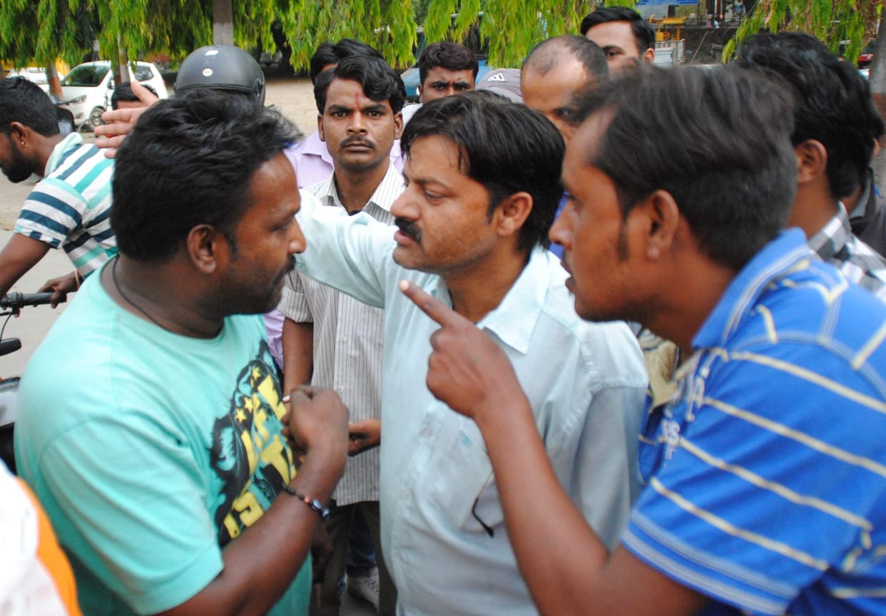 cleaner leader start fighting in meeting.