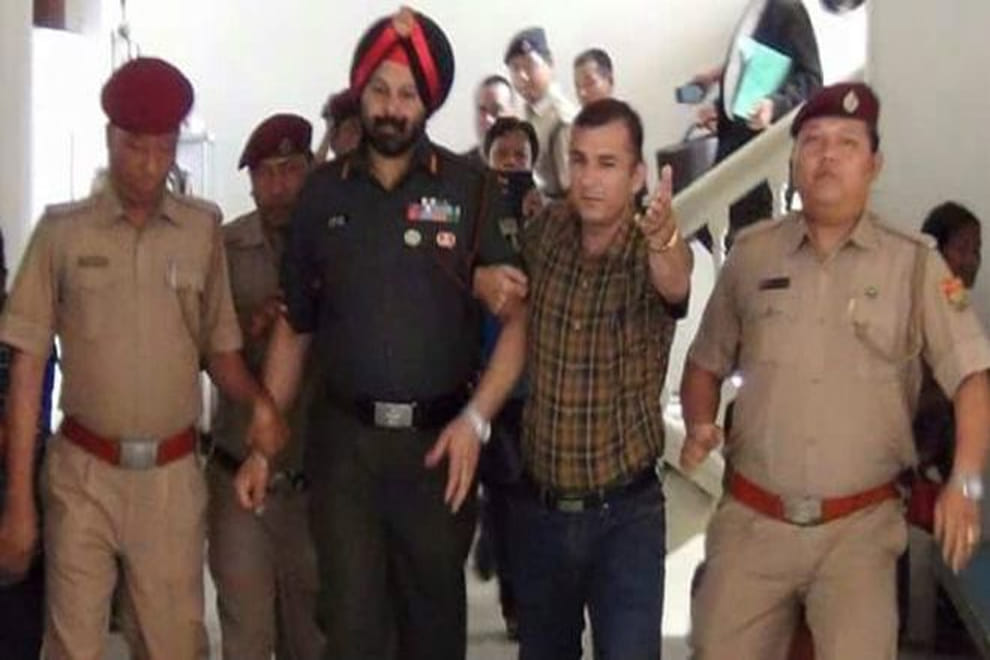 indian army colonel arrested for looting gold