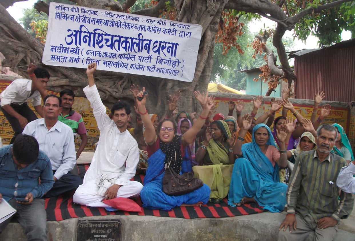 Congressmen display block on campus