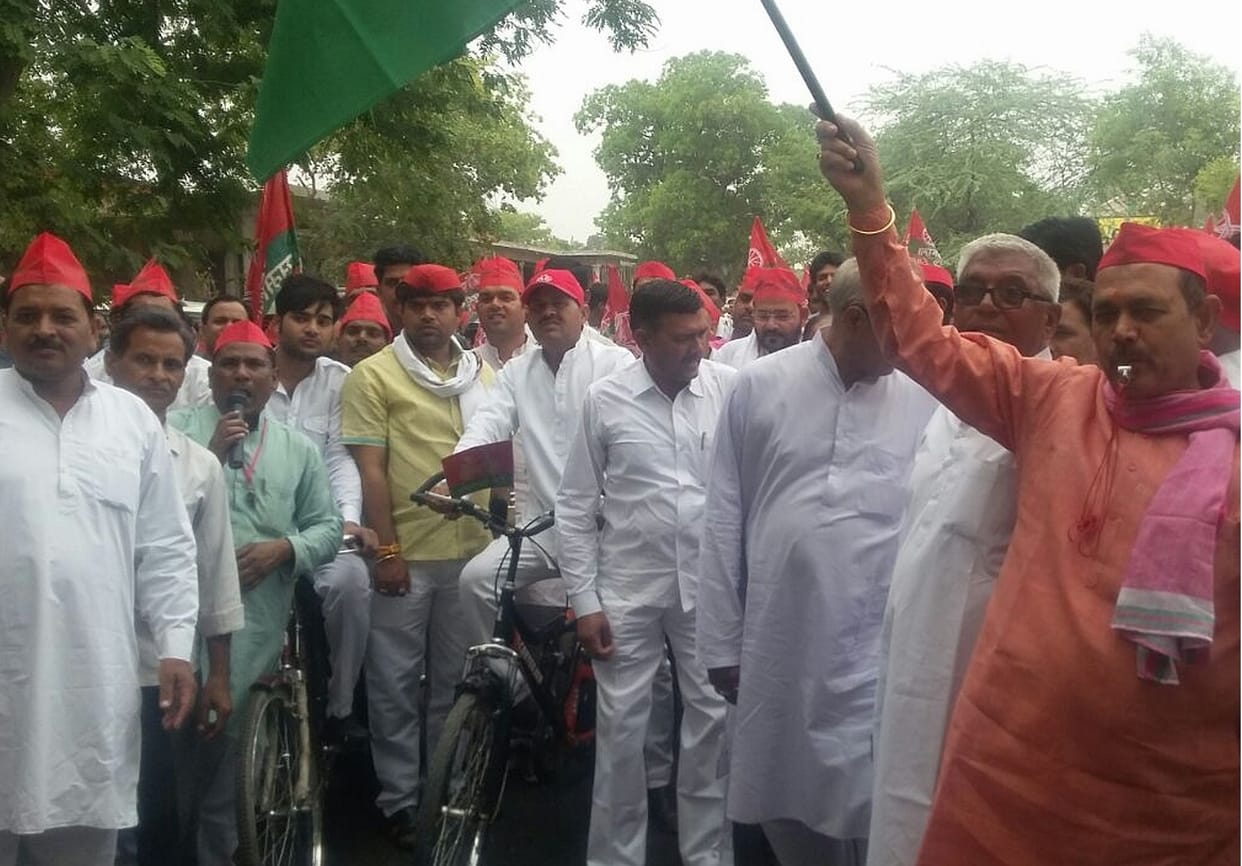 vikaas kee rel ko janata phir de sahayog: devendr