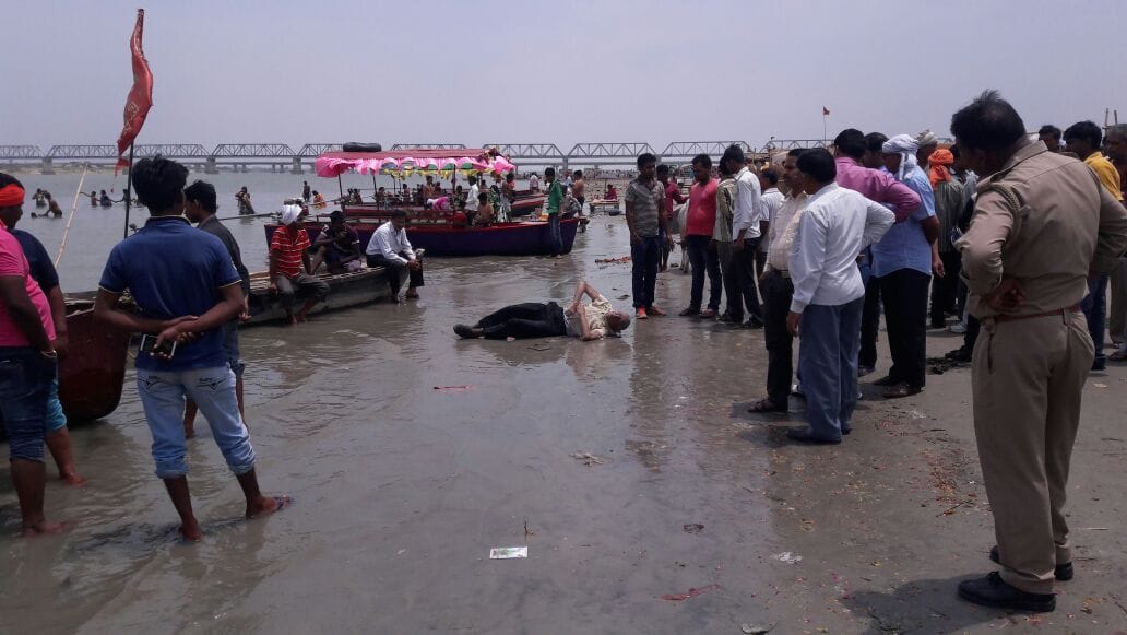 dead body of ayodhya doctor found in sarayu river