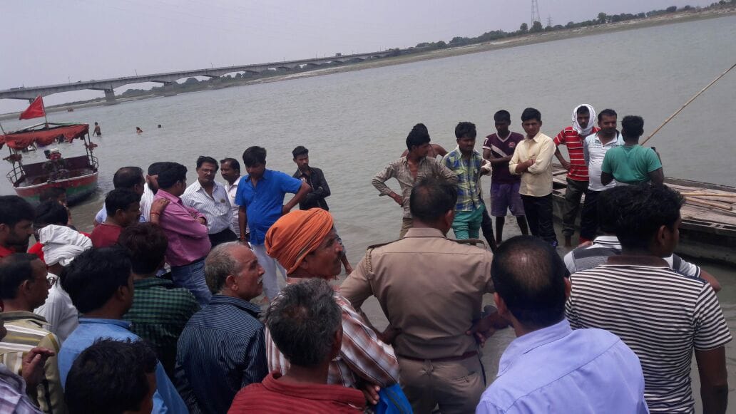 dead body of ayodhya doctor found in sarayu river