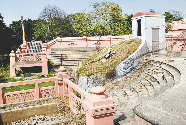 BHU floral clock forward to start
