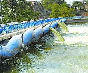 The water level of the river dropped