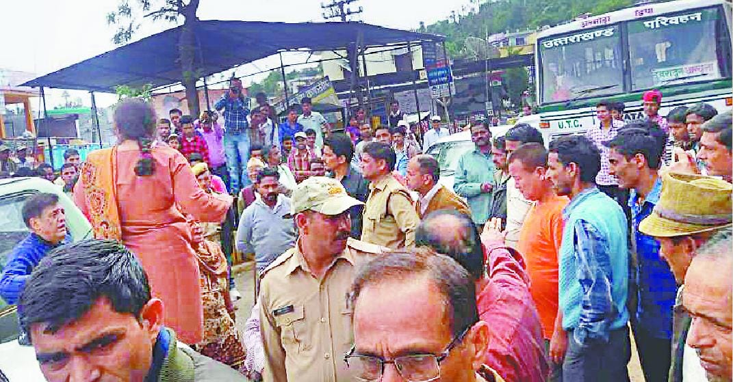 Swaraj visit education workers clash with police