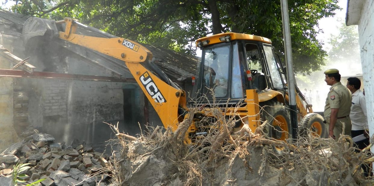 Deletions twenty huts built on railway land