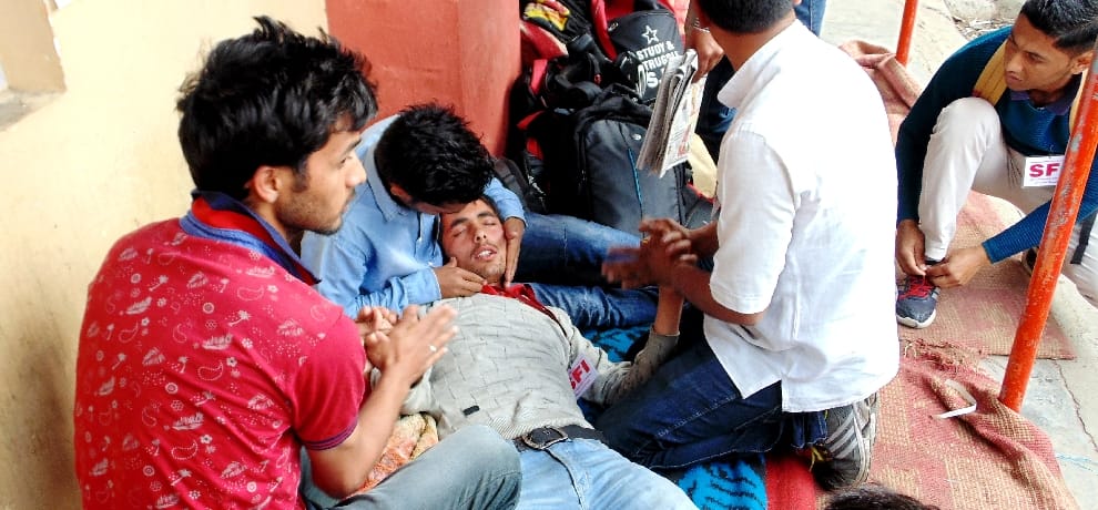 SFI protest and chakka jam at hp university.