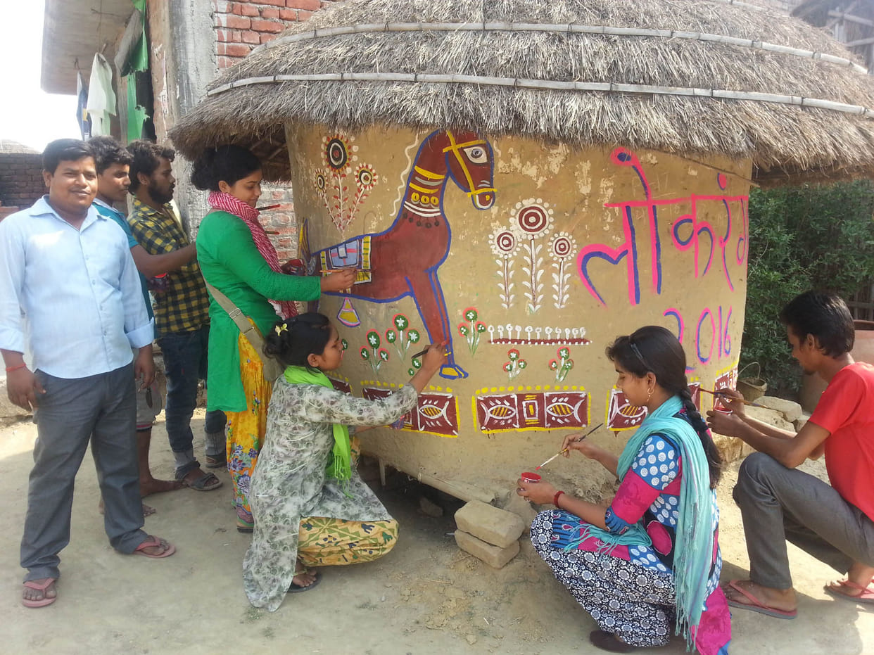   On the walls with images of folk tradition Ukerin
