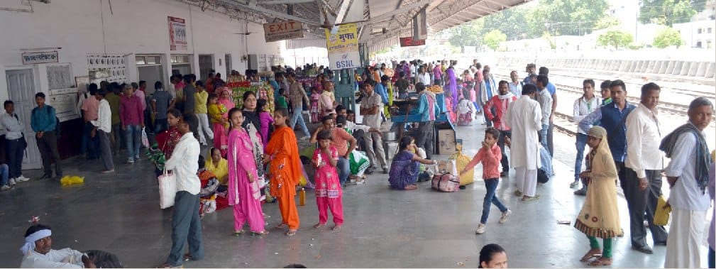 Rjaganj-ball between the blocks, wheels jammed trains