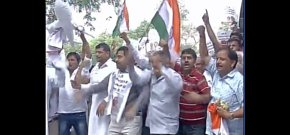 aap protest against agusta westland deal, kejriwal asks modi why u fear sonia ji so much