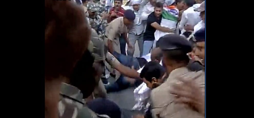 aap protest against agusta westland deal, kejriwal asks modi why u fear sonia ji so much