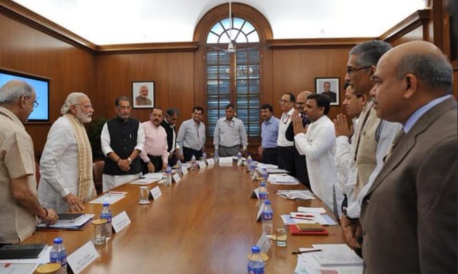 Cm akhilesh yadav meets PM modi on drought