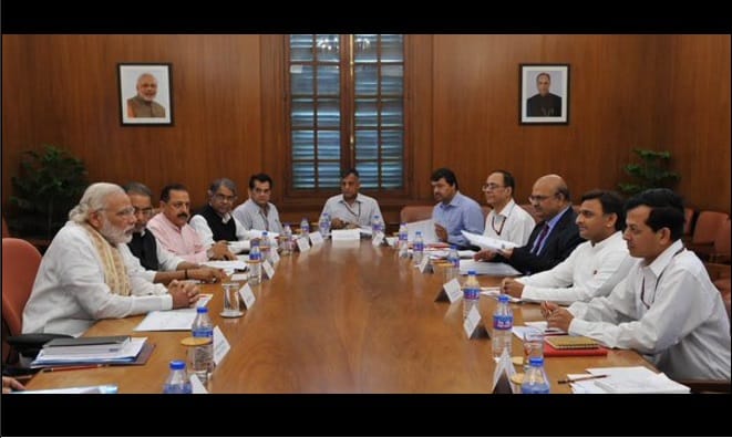 Cm akhilesh yadav meets PM modi on drought
