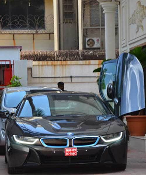 Shilpa Shetty in her new expensive BMWi8 car