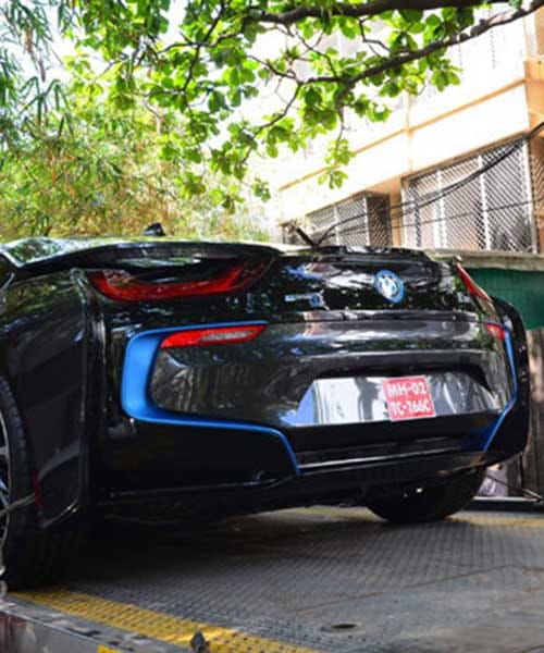 Shilpa Shetty in her new expensive BMWi8 car