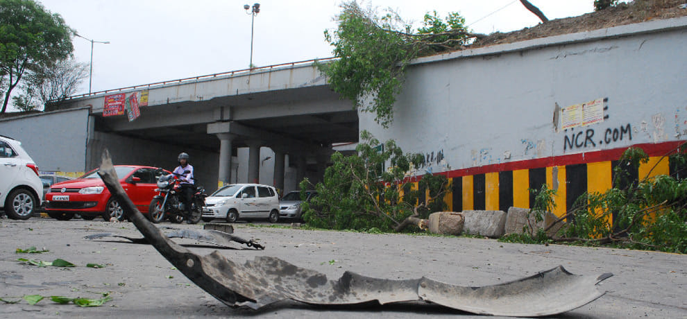 dumper collided with car drives comes out safely in noida