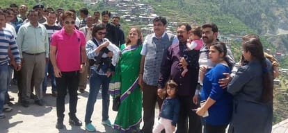 road transport and highways minister Nitin Gadkari gave gift of 17 new national highways to himachal