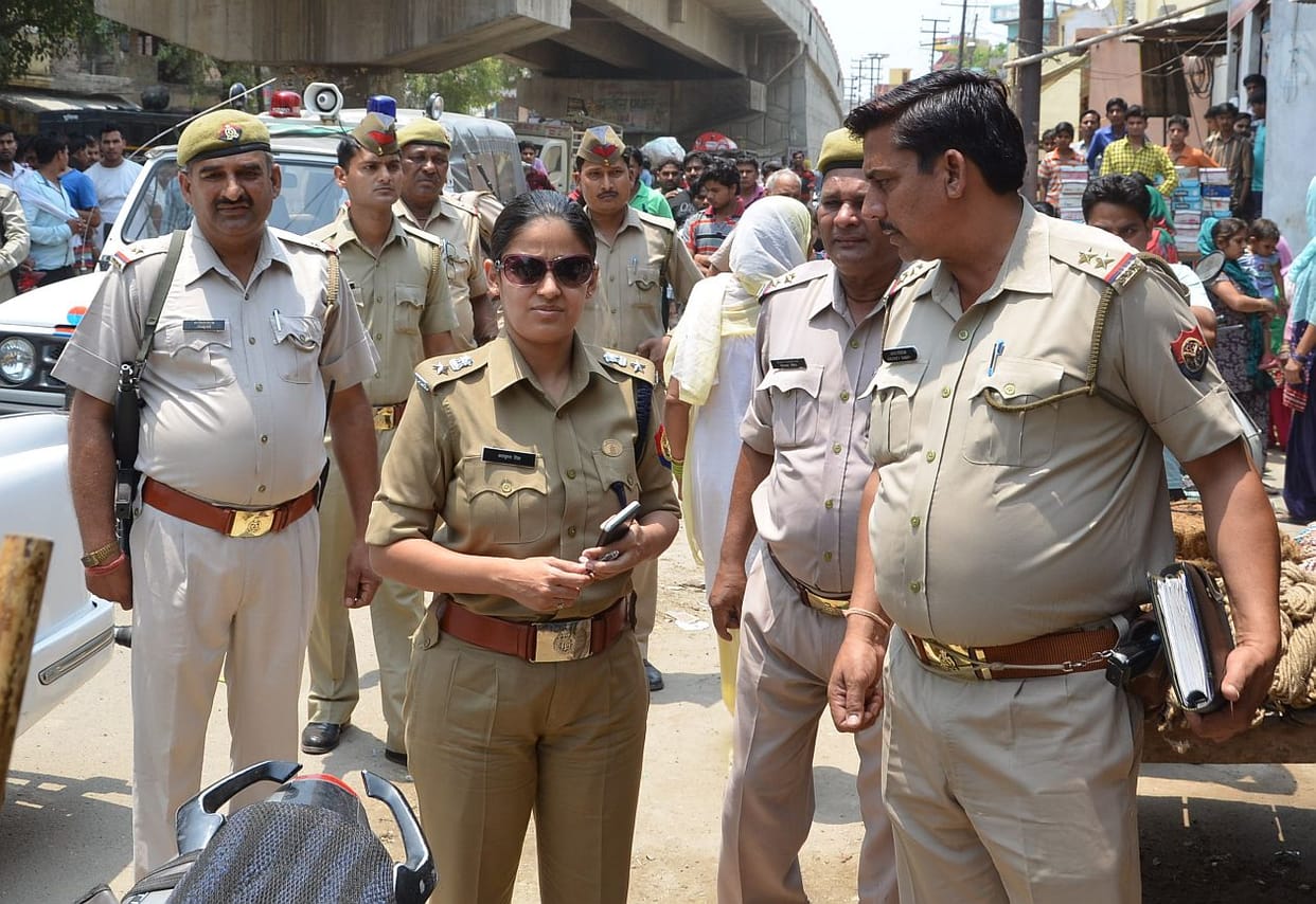 Shot dead two lakh looted.